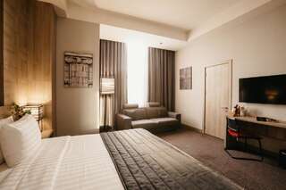 Отель Отель Република Ереван Улучшенный номер с кроватью размера «king-size»-5