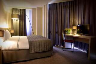 Отель Отель Република Ереван Двухместный номер Делюкс с 1 кроватью или 2 отдельными кроватями-10